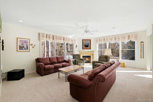 2215 Ridgemoor Court, Burton, MI 48509