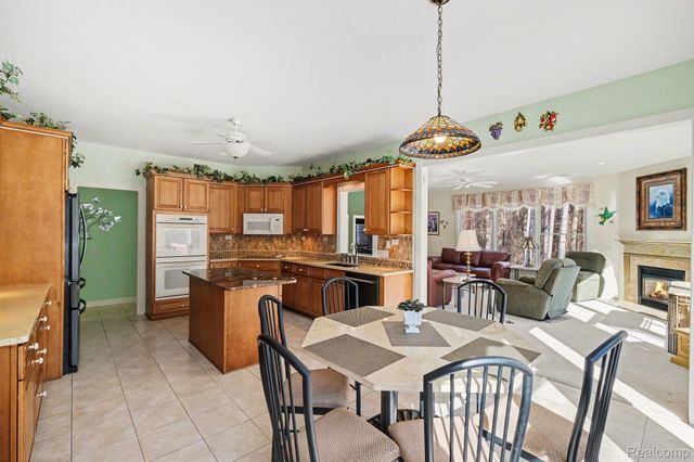 2215 Ridgemoor Court, Burton, MI 48509