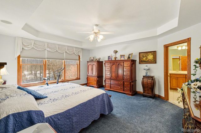 2215 Ridgemoor Court, Burton, MI 48509