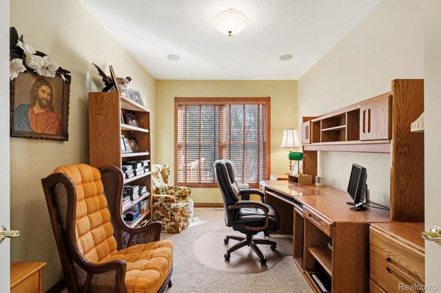 2215 Ridgemoor Court, Burton, MI 48509