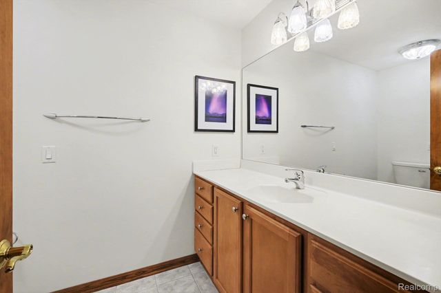 2215 Ridgemoor Court, Burton, MI 48509