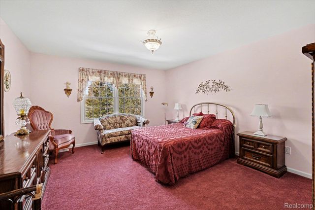 2215 Ridgemoor Court, Burton, MI 48509