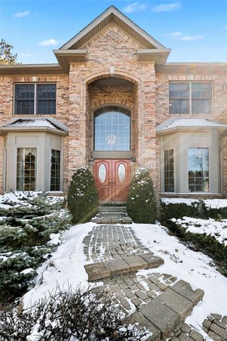 2215 Ridgemoor Court, Burton, MI 48509