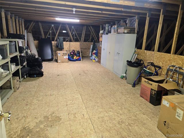 2215 Ridgemoor Court, Burton, MI 48509