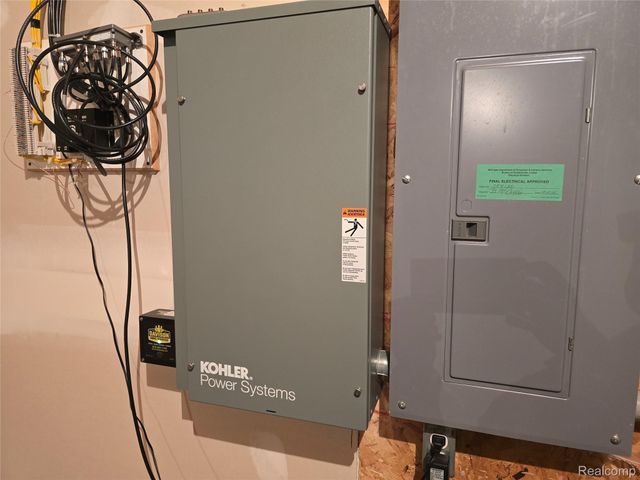 2215 Ridgemoor Court, Burton, MI 48509