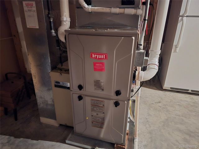 2215 Ridgemoor Court, Burton, MI 48509