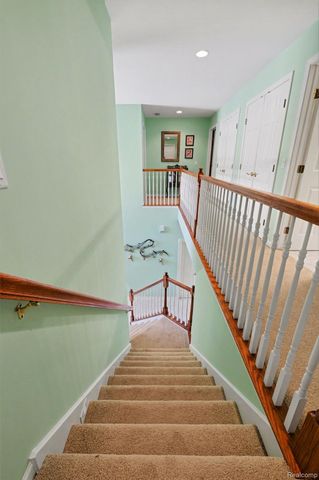 2215 Ridgemoor Court, Burton, MI 48509