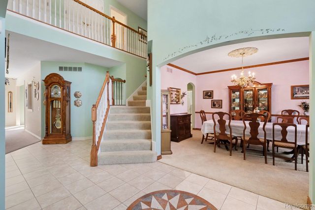 2215 Ridgemoor Court, Burton, MI 48509