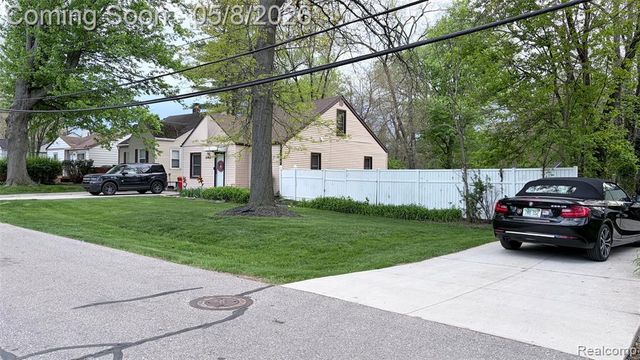 21405 Indian Street, Southfield, MI 48033