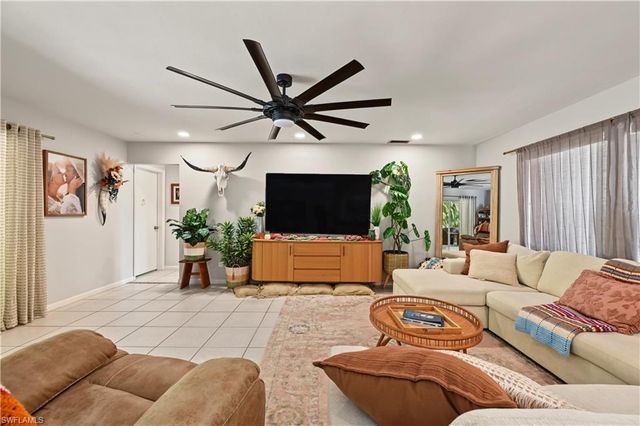 1137 Town And River DR, Fort Myers, FL 33919