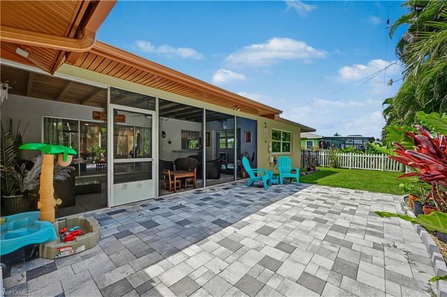 1137 Town And River DR, Fort Myers, FL 33919