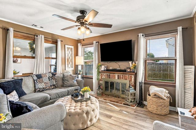 5 URANUS RD, Sewell, NJ 08080