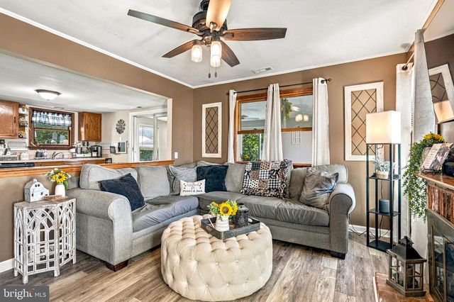 5 URANUS RD, Sewell, NJ 08080