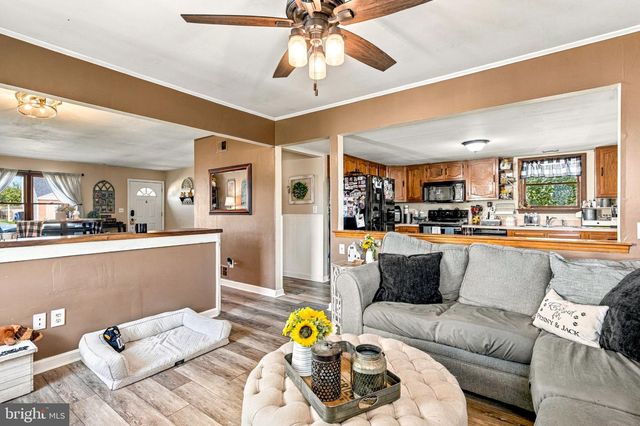 5 URANUS RD, Sewell, NJ 08080