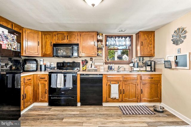 5 URANUS RD, Sewell, NJ 08080