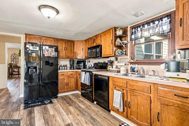 5 URANUS RD, Sewell, NJ 08080