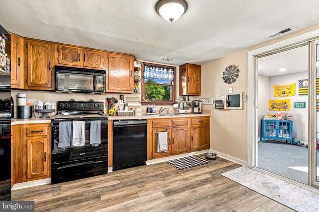 5 URANUS RD, Sewell, NJ 08080