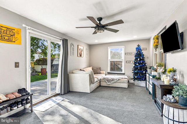 5 URANUS RD, Sewell, NJ 08080