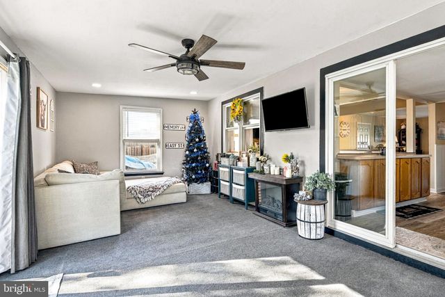 5 URANUS RD, Sewell, NJ 08080
