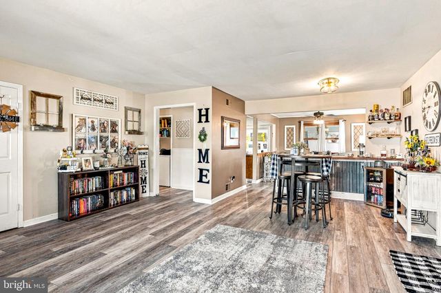 5 URANUS RD, Sewell, NJ 08080