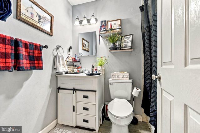 5 URANUS RD, Sewell, NJ 08080