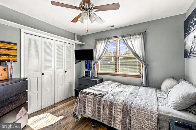 5 URANUS RD, Sewell, NJ 08080