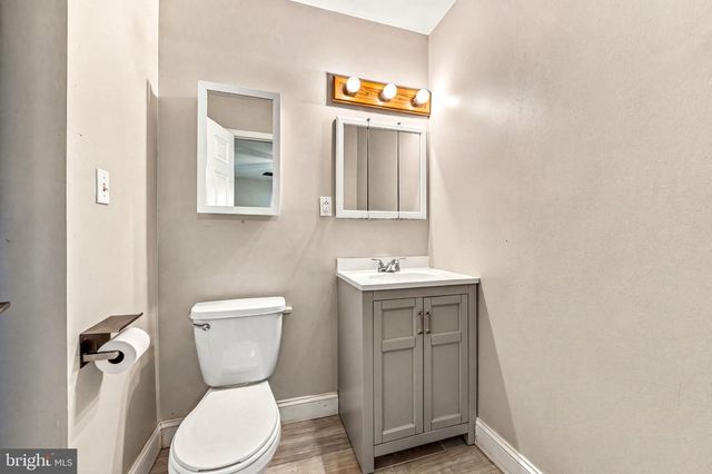 5 URANUS RD, Sewell, NJ 08080