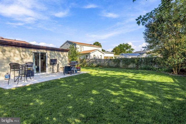 5 URANUS RD, Sewell, NJ 08080