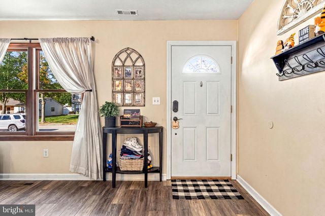 5 URANUS RD, Sewell, NJ 08080