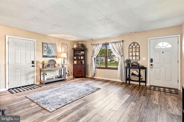 5 URANUS RD, Sewell, NJ 08080