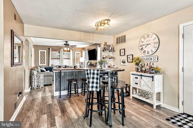 5 URANUS RD, Sewell, NJ 08080