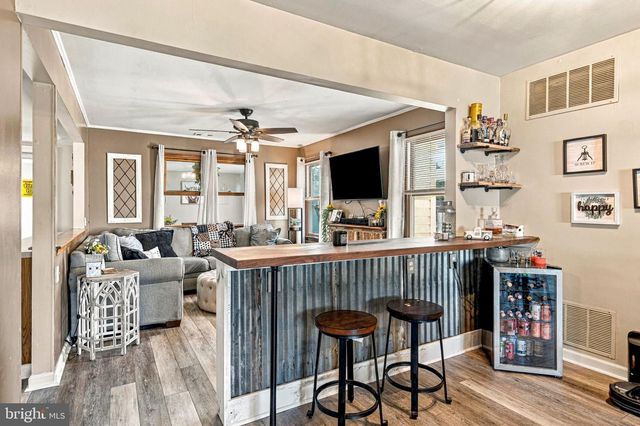 5 URANUS RD, Sewell, NJ 08080