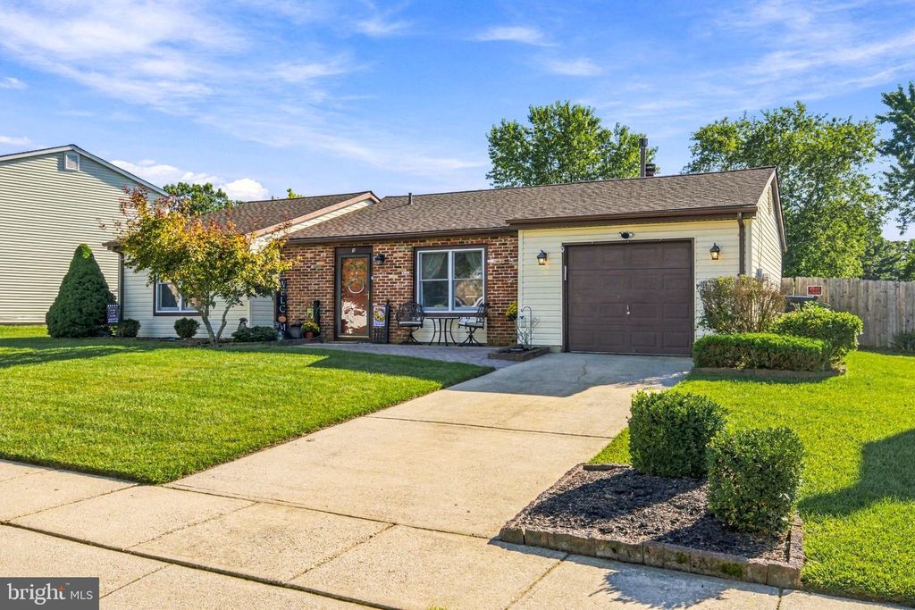 5 URANUS RD, Sewell, NJ 08080