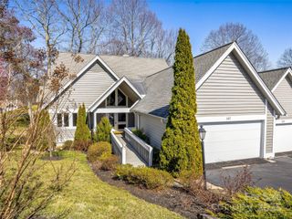 140 Overlook Drive, Flat Rock, NC 28731