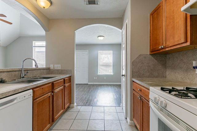 7850 Winding Creek View, Houston, TX 77072