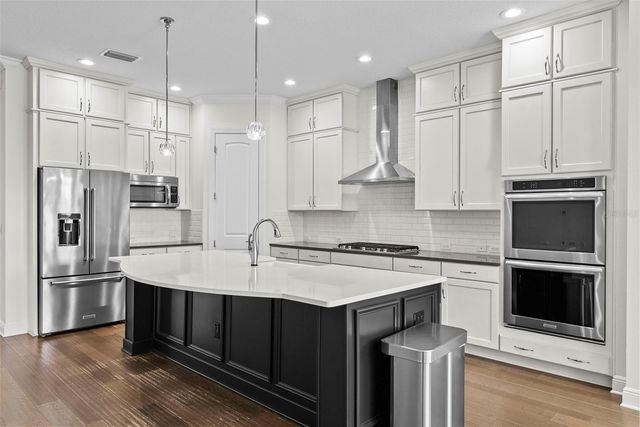 3701 W JETTON AVENUE, Tampa, FL 33629