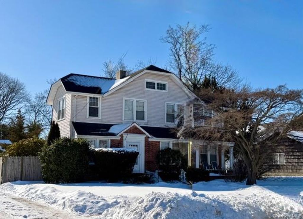90 E Roe Boulevard, Patchogue, NY 11772