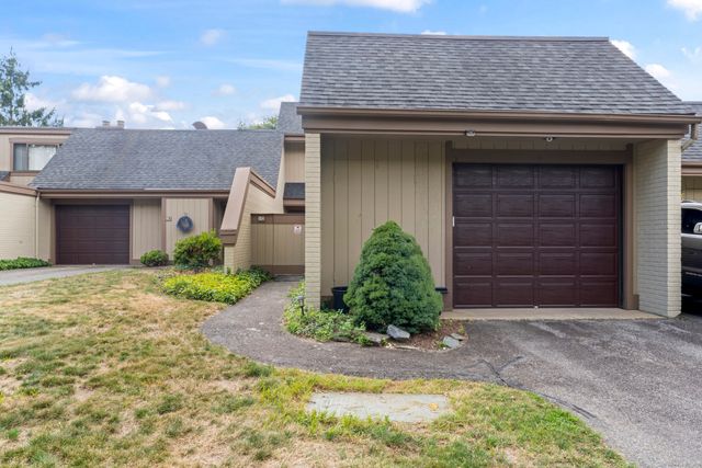 85 Viscount Drive 1C, Milford, CT 06460