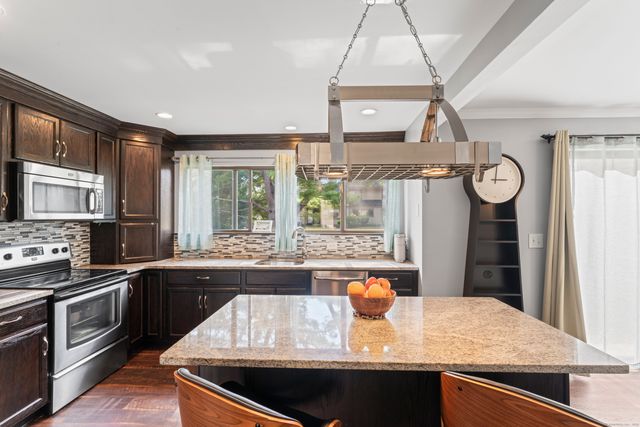 85 Viscount Drive 1C, Milford, CT 06460