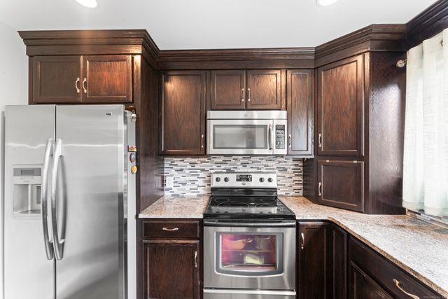 85 Viscount Drive 1C, Milford, CT 06460