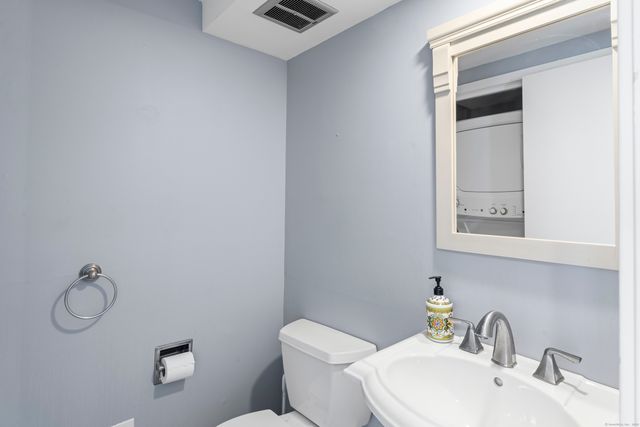 85 Viscount Drive 1C, Milford, CT 06460
