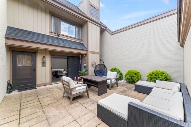 85 Viscount Drive 1C, Milford, CT 06460