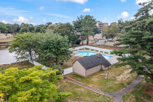 85 Viscount Drive 1C, Milford, CT 06460