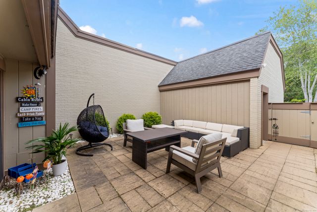 85 Viscount Drive 1C, Milford, CT 06460