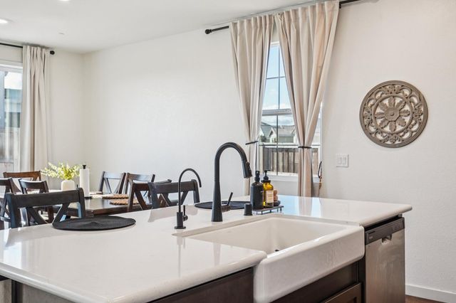 1958 Cannon Ct, Olivehurst, CA 95961