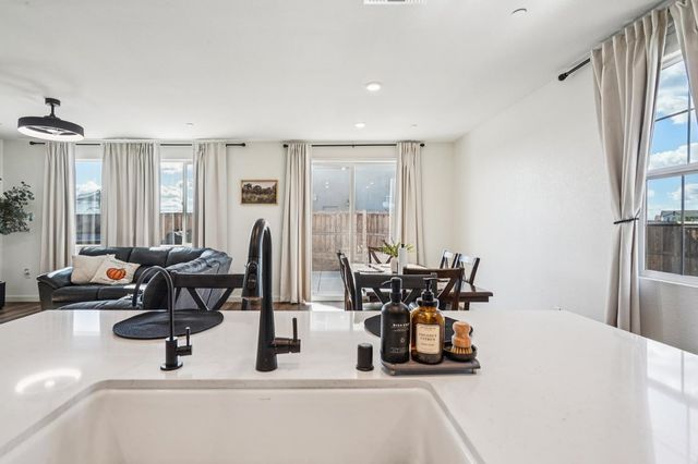 1958 Cannon Ct, Olivehurst, CA 95961