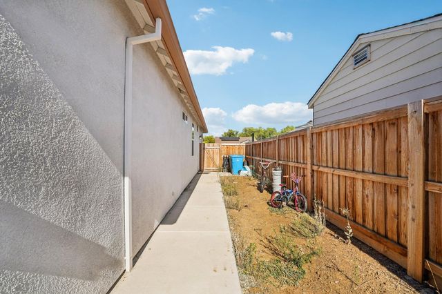 1958 Cannon Ct, Olivehurst, CA 95961
