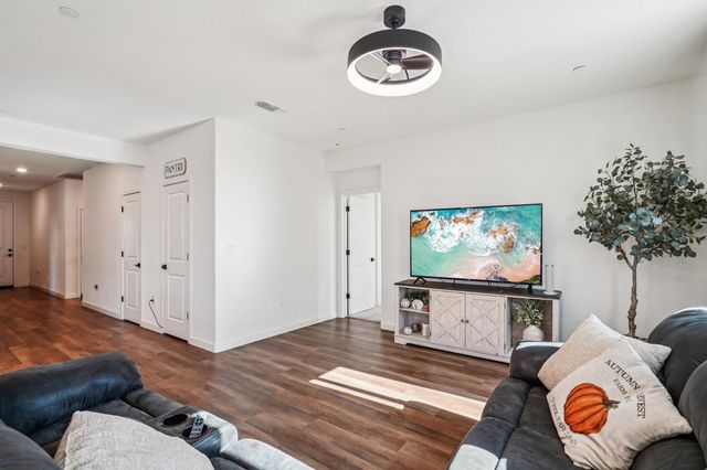 1958 Cannon Ct, Olivehurst, CA 95961