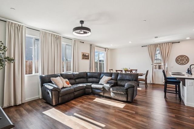 1958 Cannon Ct, Olivehurst, CA 95961