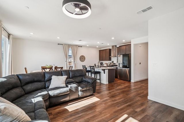 1958 Cannon Ct, Olivehurst, CA 95961